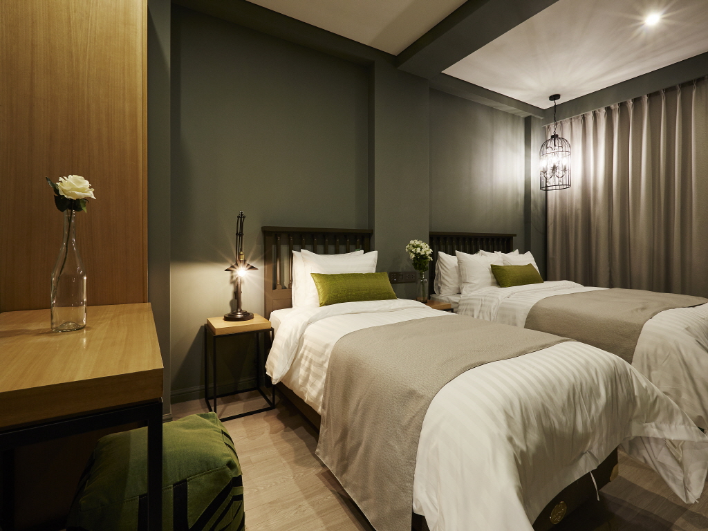 디럭스 트윈 (더블+싱글)