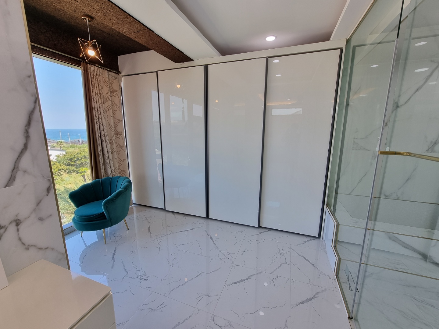 럭셔리-가족룸(단독층 3층)